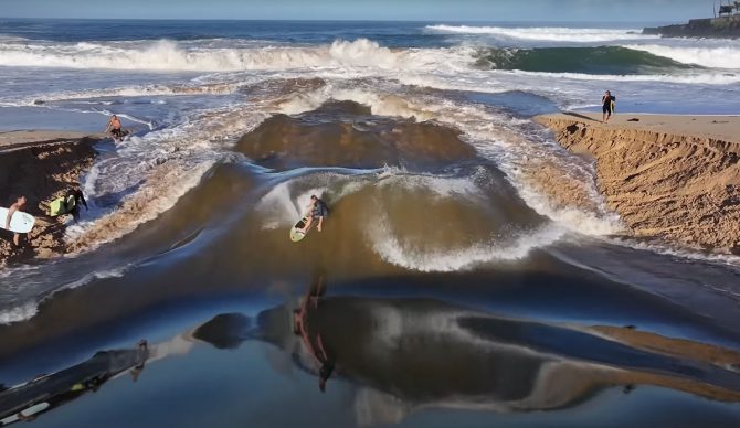 Jamie O'Brien surfing the Waimea River wave