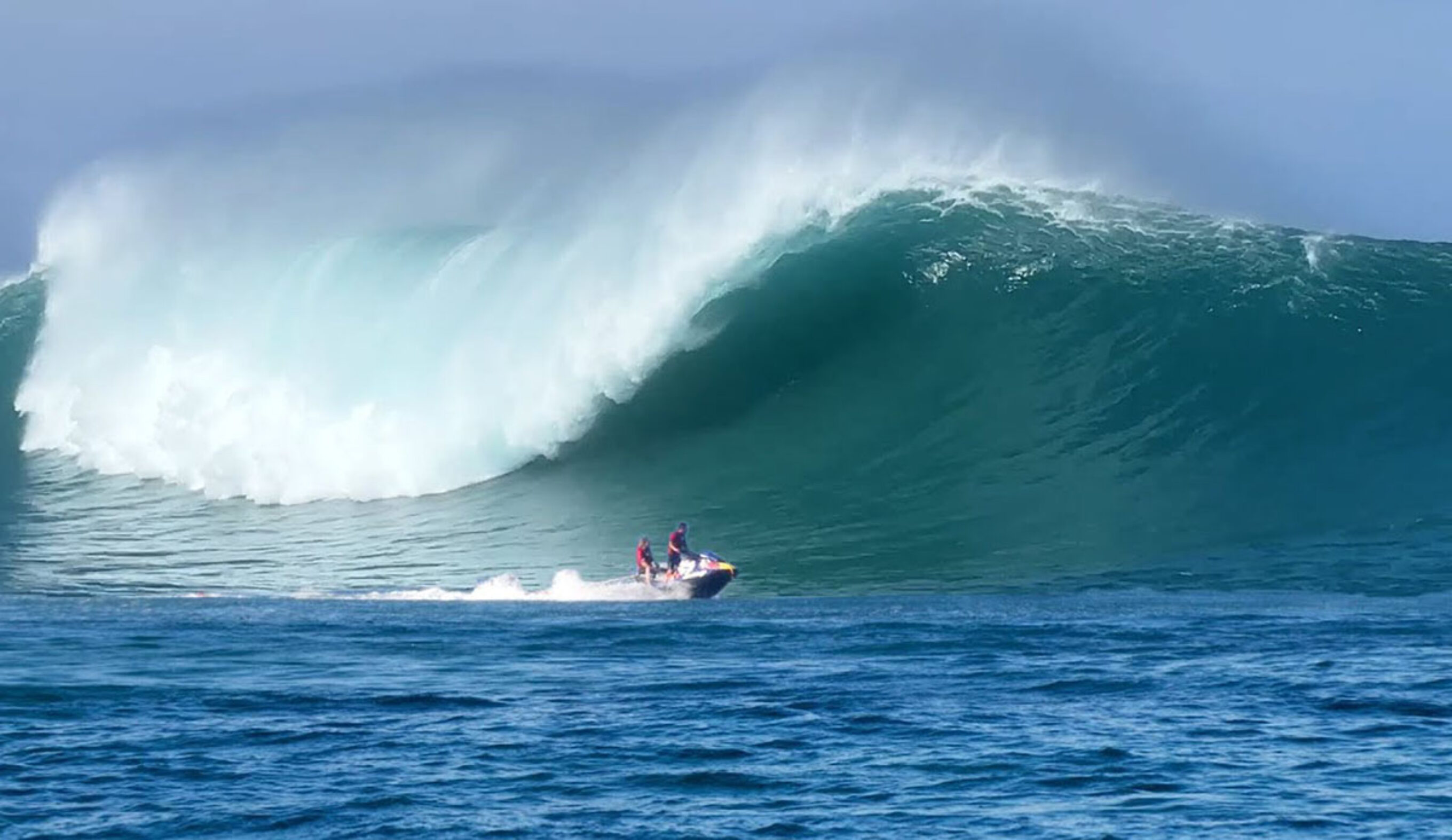 Ben Gravy Surfs Massive Outer Reef During Hawaii's XL Swell
