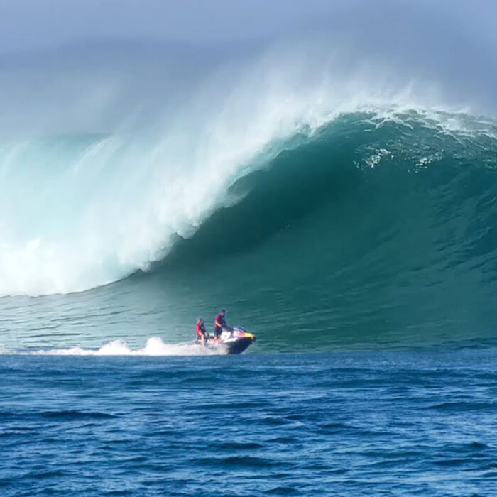 Ben Gravy Surfs Massive Outer Reef During Hawaii's XL Swell