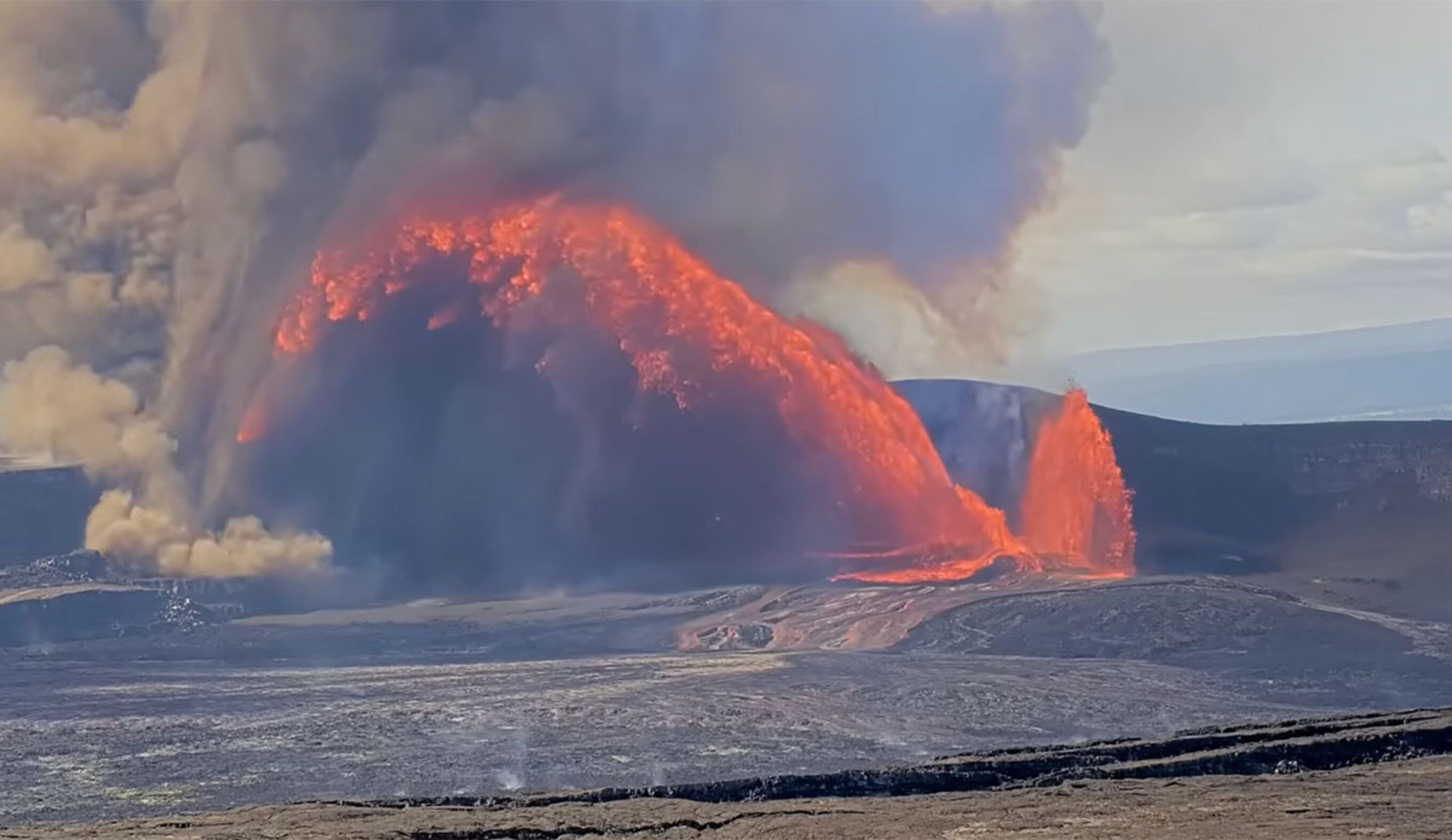 kilauea volcano erupting on Hawaii Big Island
