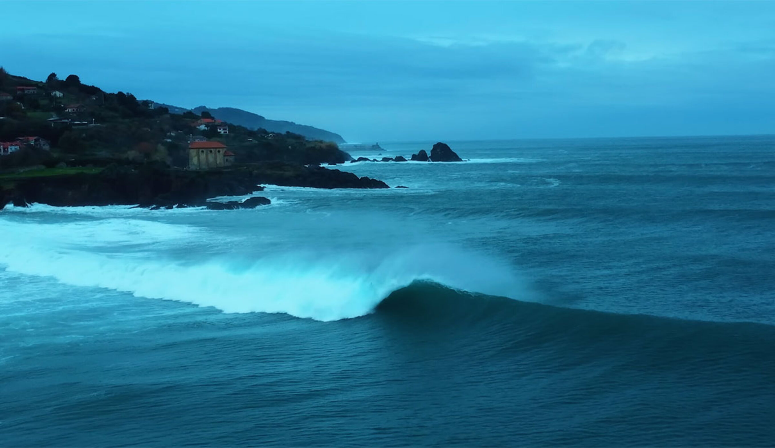 Mundaka wave peeling