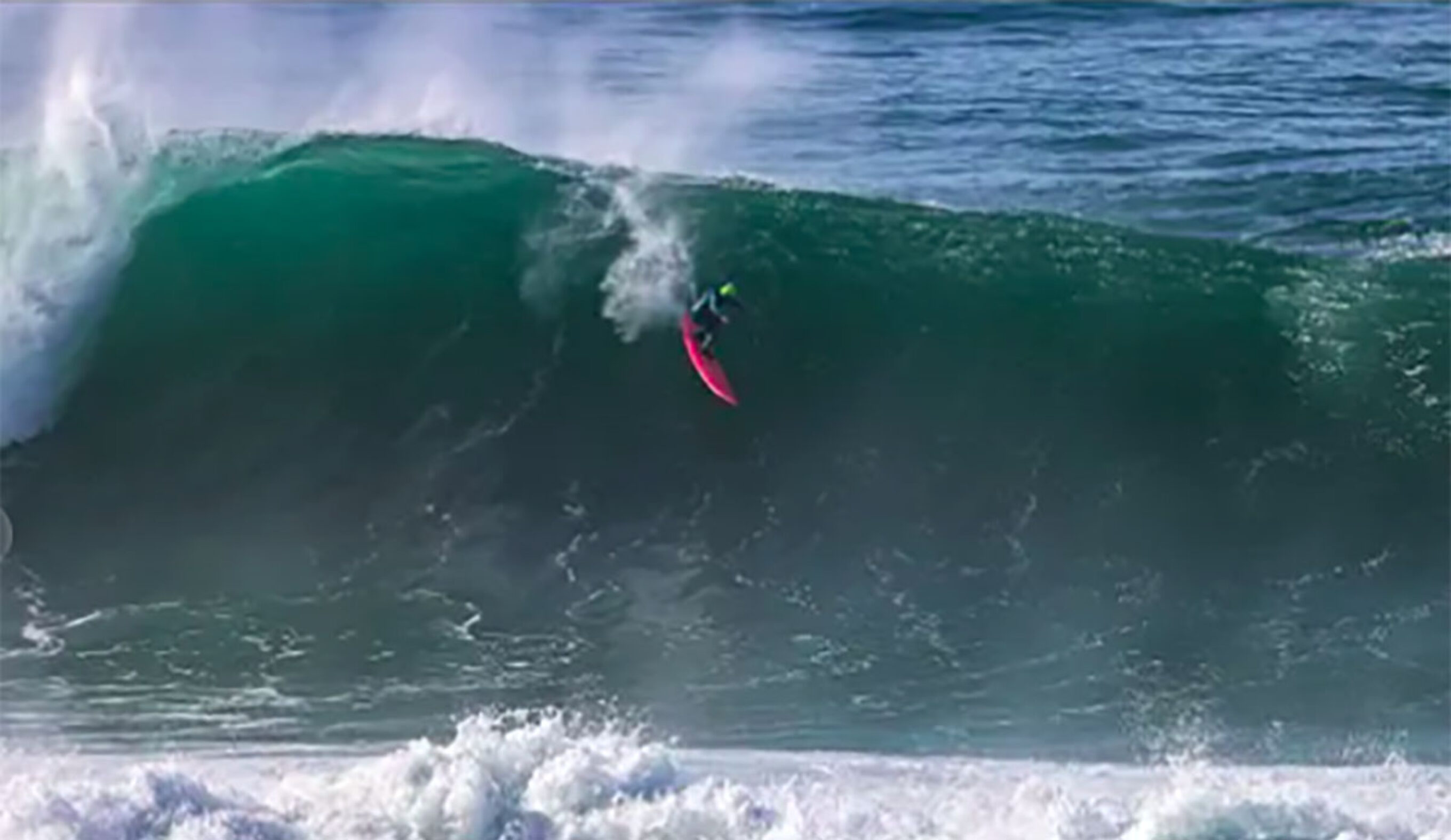 This Bright Pink, 11’6” Surfboard Mysteriously Went Missing in Nazaré; the Police Laughed