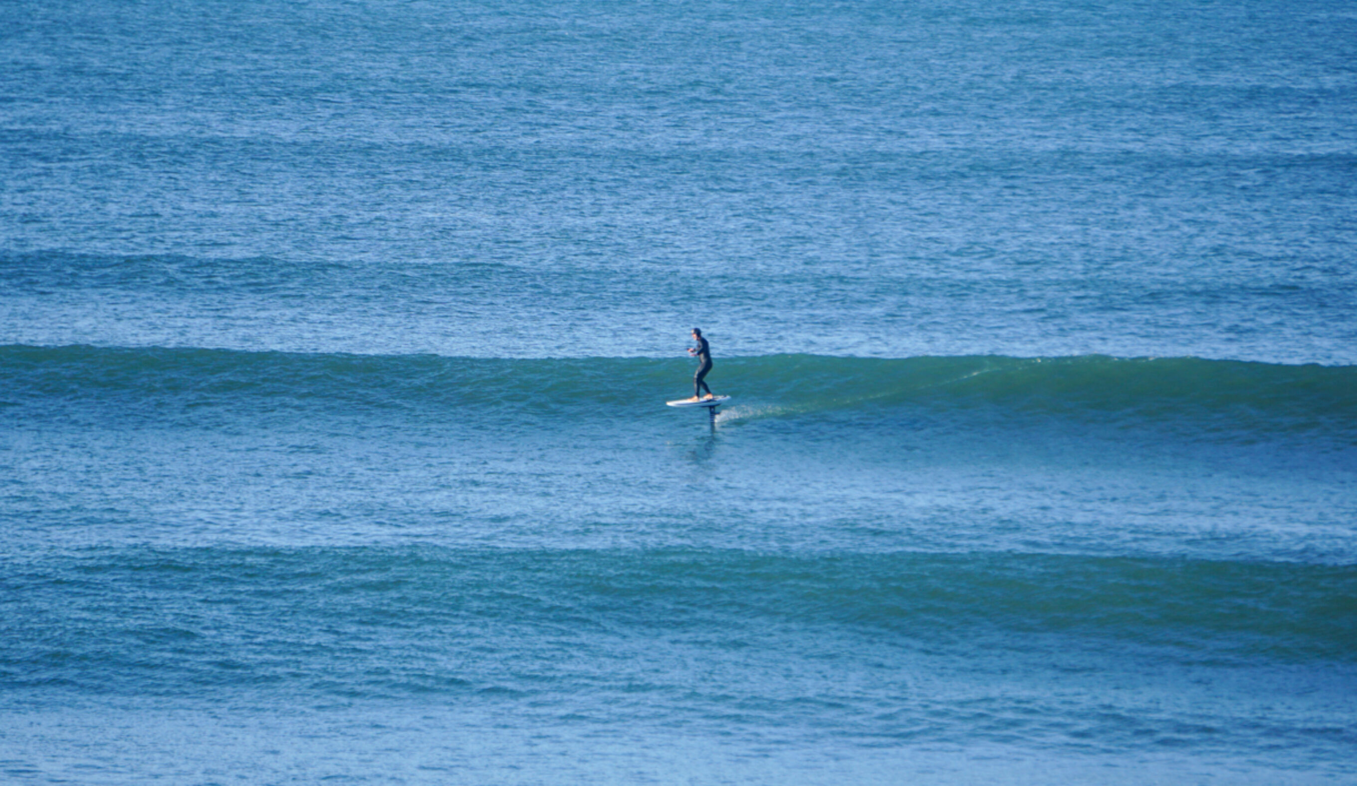 Bowen riding the Foil Drive Fusion and Armstrong Integrated Mast at Ocean Beach, San Francisco