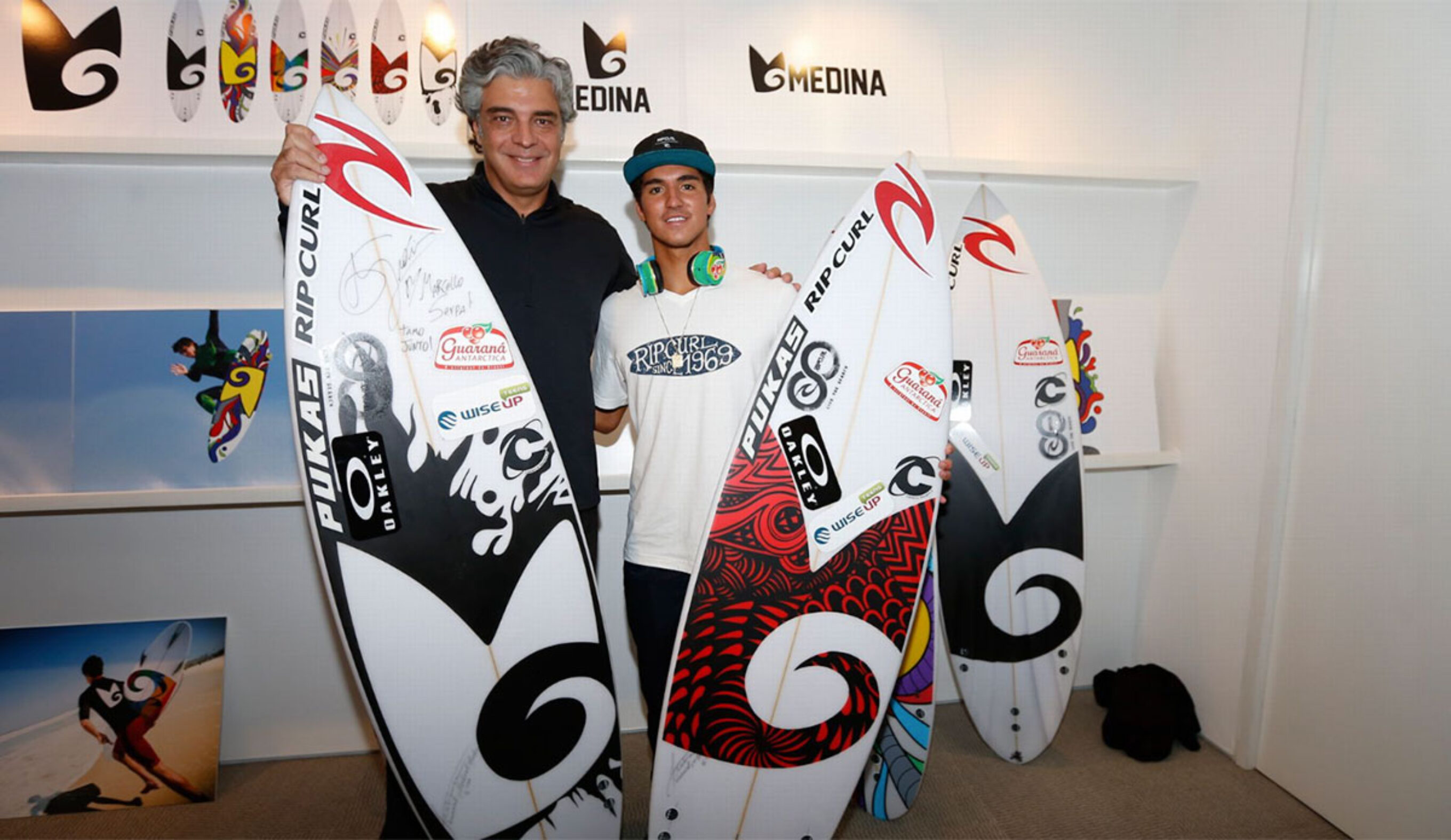 Gabriel Medina in 2013 with his logo on a surfboard