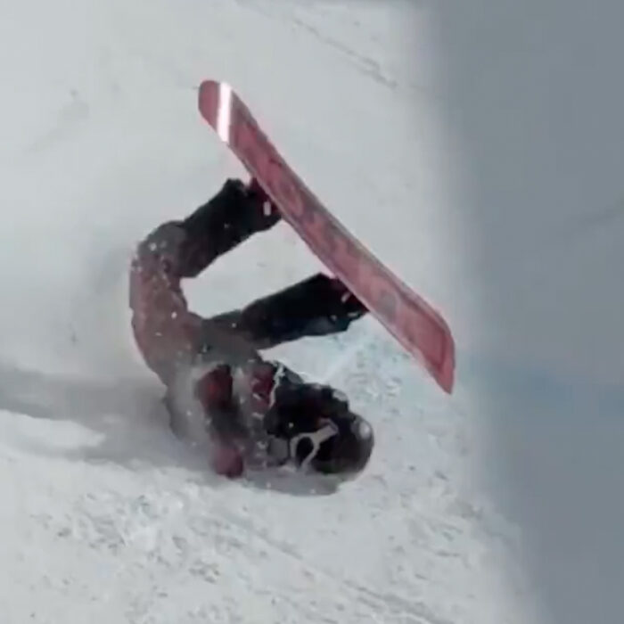 Chinese snowboarder Liu Jiayu suffered a nasty fall at the Milan-Cortina Winter Olympics on Wednesday. Photo: CCTV News // X