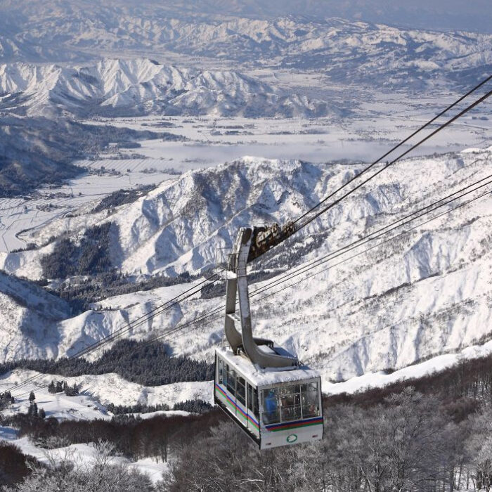 The snowboarder was visiting They were snowboarding at the Muikamachi Hakkaisan Ski Resort in Minamiuonuma City, Niigata Prefecture. Photo: Enjoy Niigata