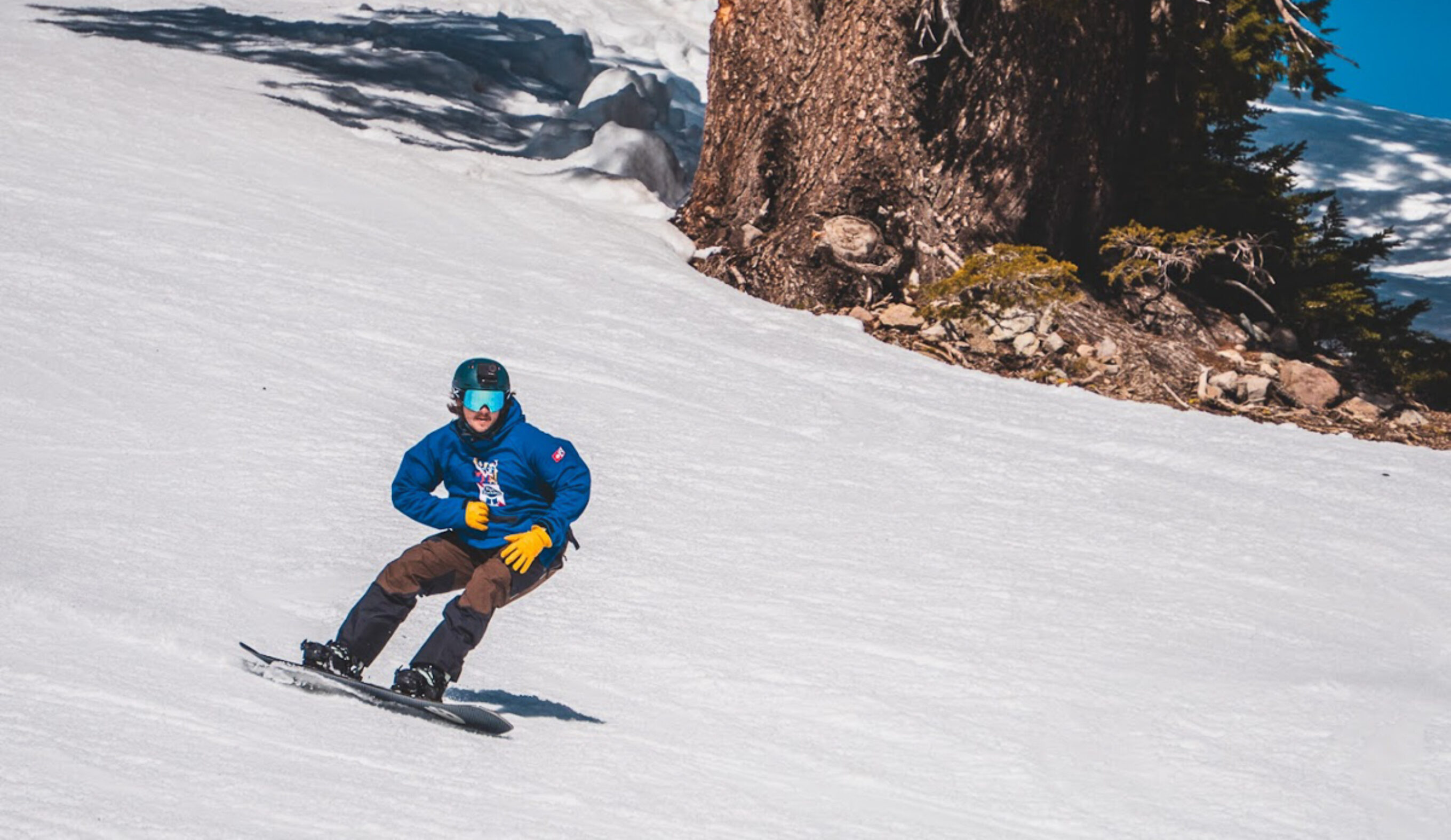 man turning heelside on snowboard