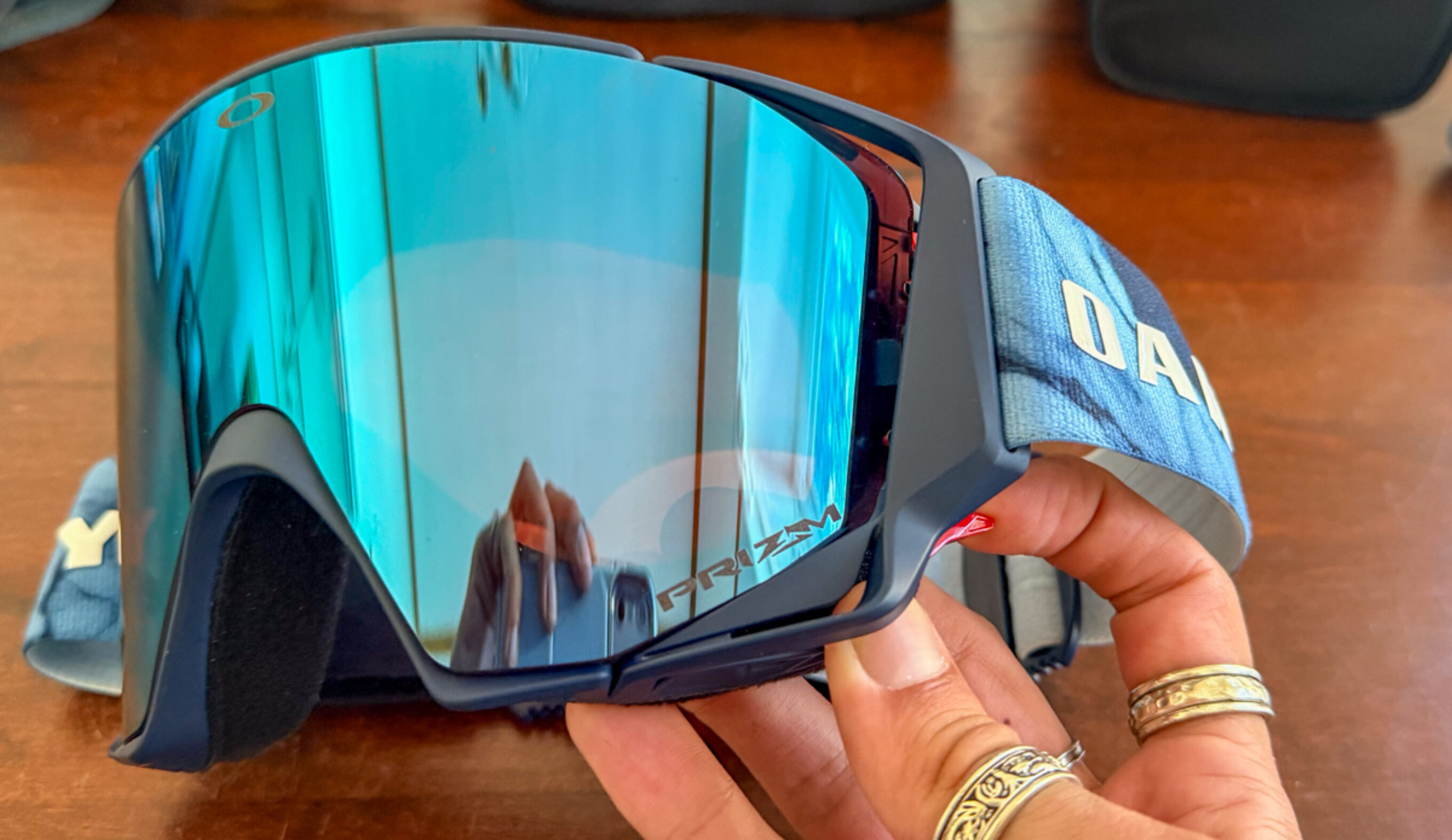 locking mechanism on the oakley flow scape
