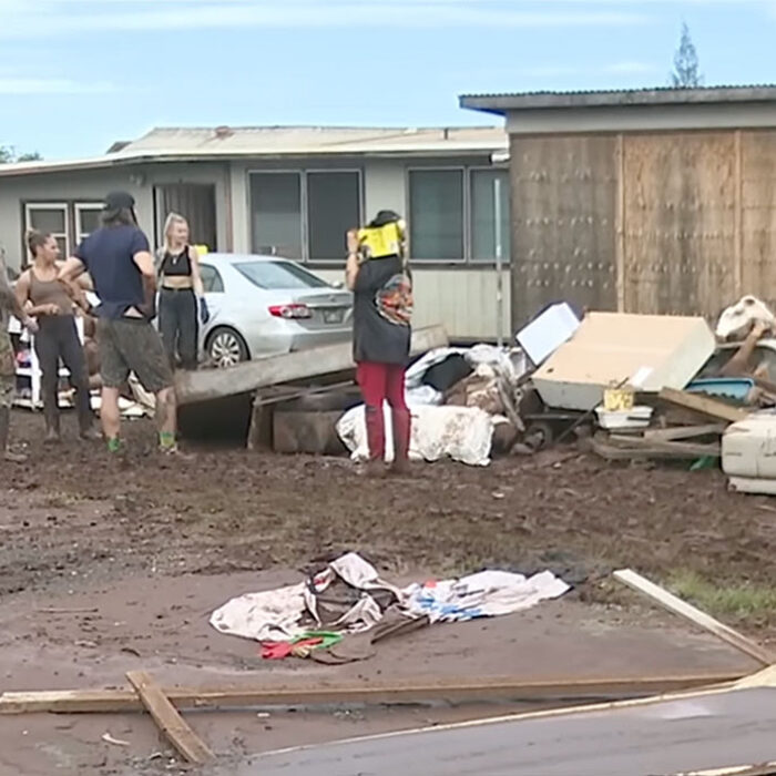 North Shore Oahu residents assessing flood damage