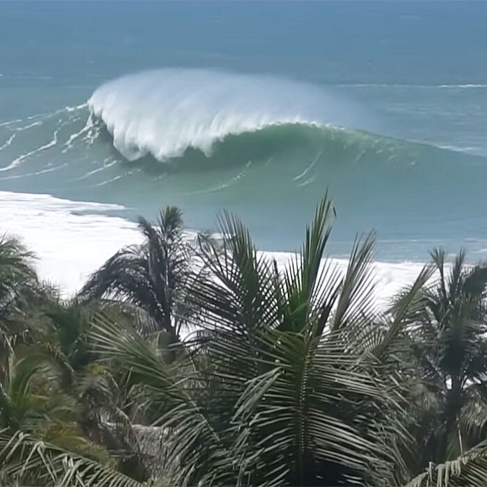 Puerto Escondido wave breaking