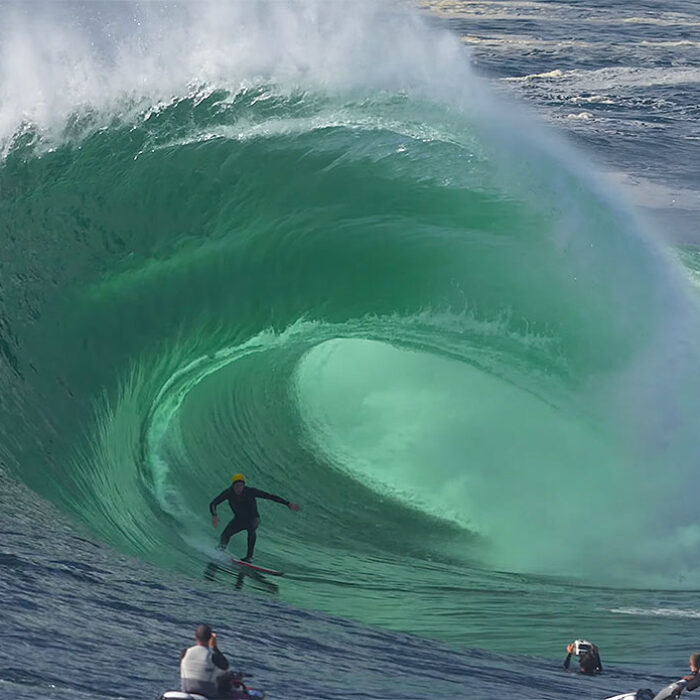 Cape Solander wave with a surfer on it