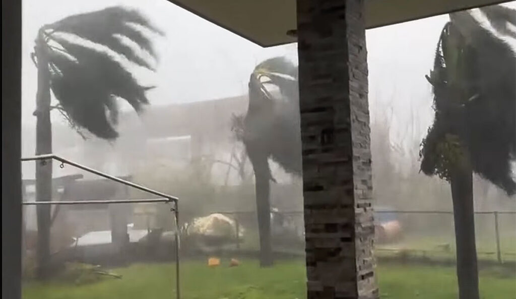 Super Typhoon Sinlaku makes landfall